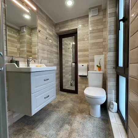 Historic Central Place With Parking Place Apartment Varna